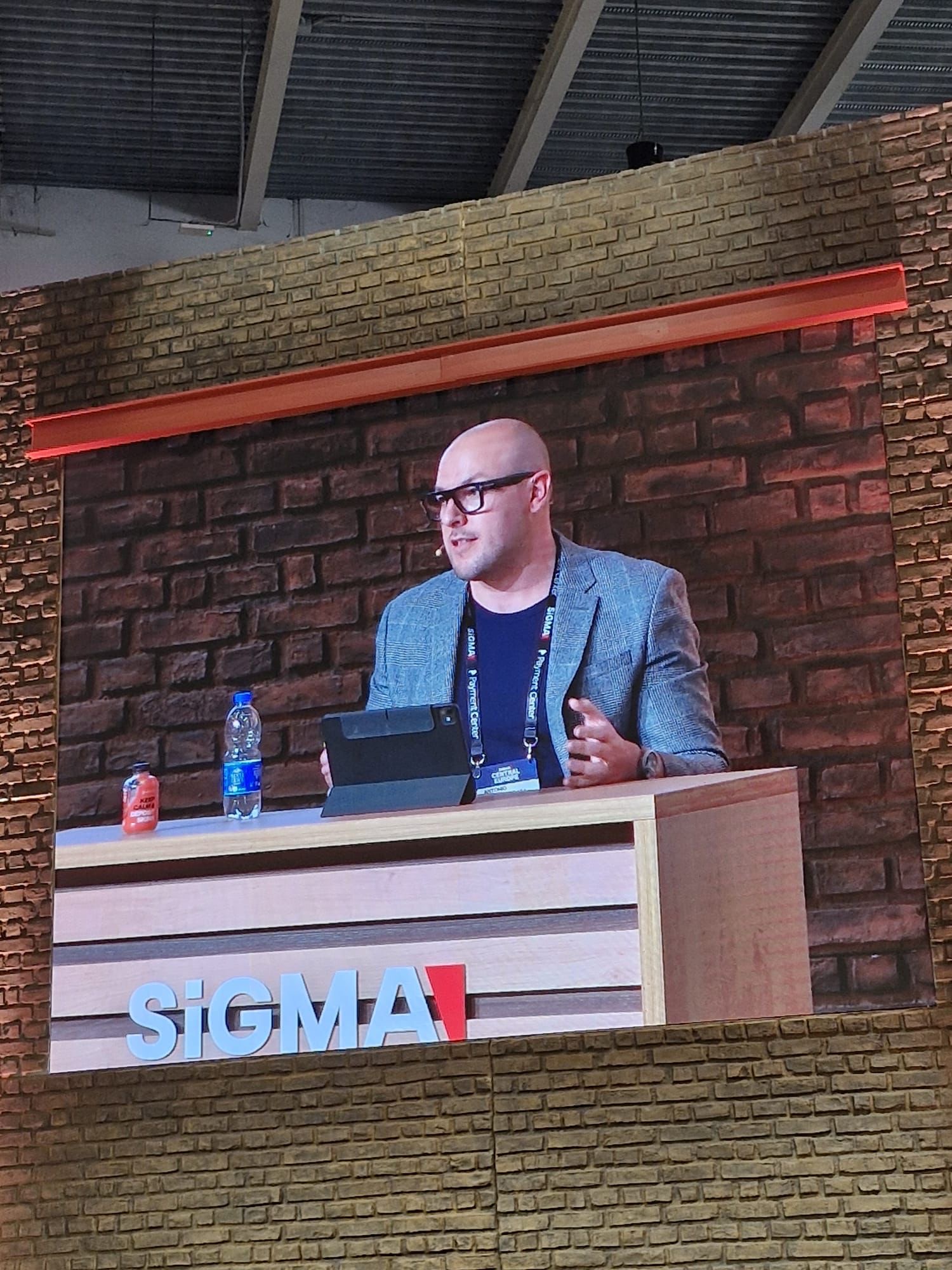 81a7a71d-1973-461f-9067-83f69af78964